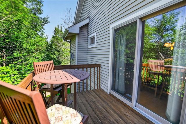 8 Peregrine COURT, Verona, WI 53593