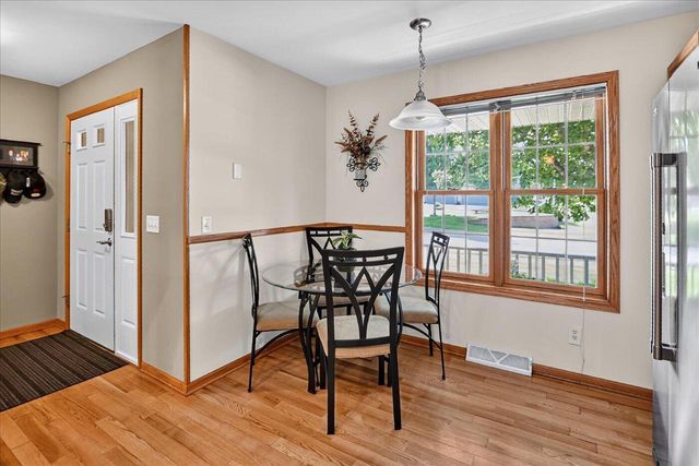 8 Peregrine COURT, Verona, WI 53593