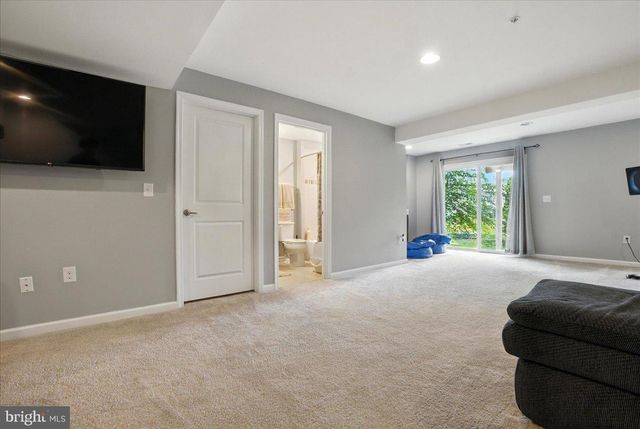 1104 WESTMINSTER DR, Breinigsville, PA 18031