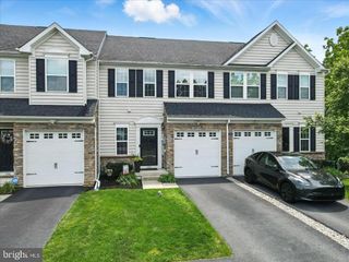 1104 WESTMINSTER DR, Breinigsville, PA 18031