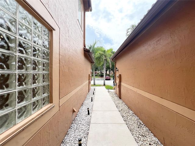 1524 Coronado Rd, Weston, FL 33327