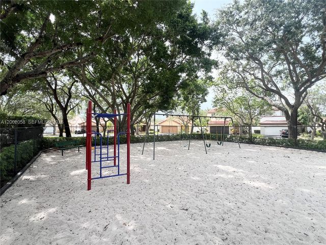 1524 Coronado Rd, Weston, FL 33327