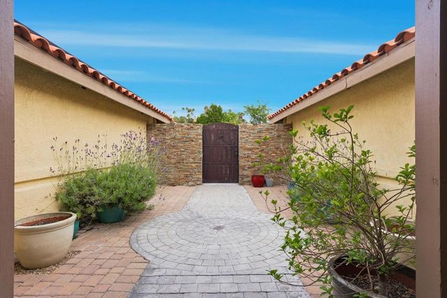 10 Venus Drive, Rancho Mirage, CA 92270