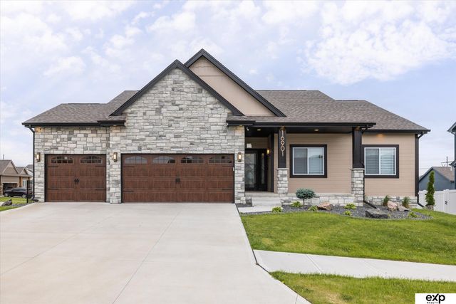 16901 Vernon Avenue, Omaha, NE 68116