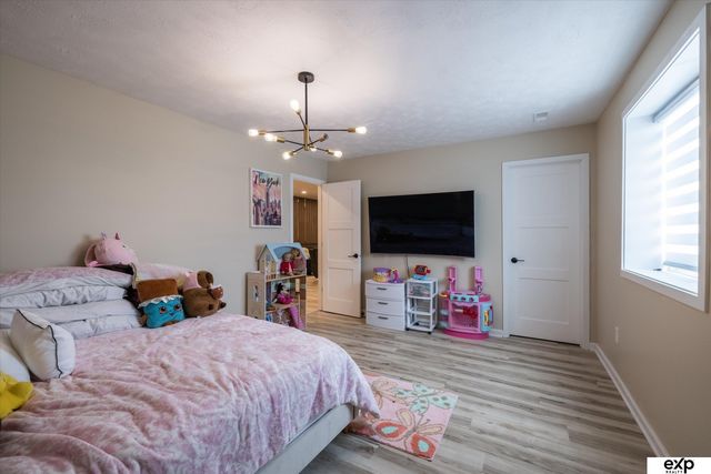16901 Vernon Avenue, Omaha, NE 68116