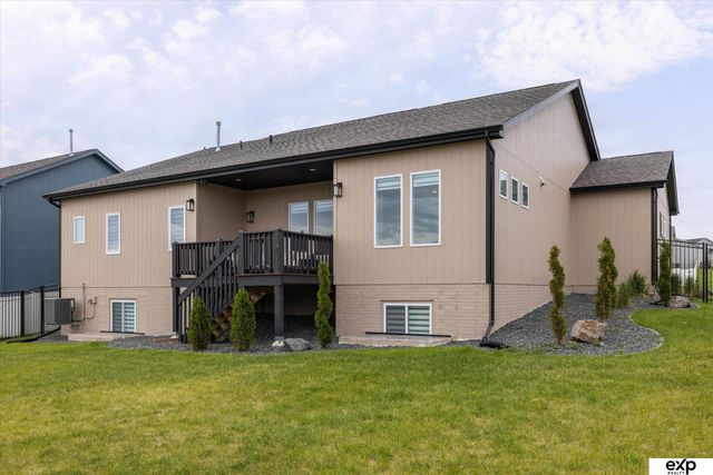 16901 Vernon Avenue, Omaha, NE 68116