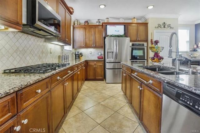 5003 THORNBERRY WAY, Fontana, CA 92336