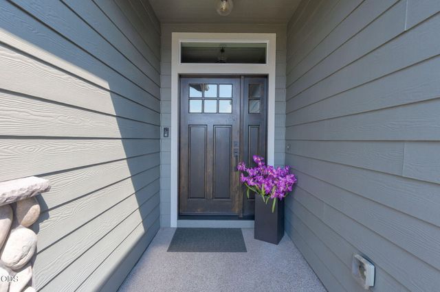 326 SW Kennedy Way, Grants Pass, OR 97526