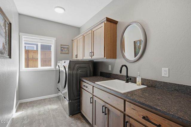 326 SW Kennedy Way, Grants Pass, OR 97526