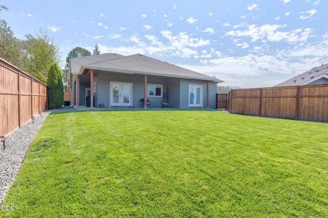 326 SW Kennedy Way, Grants Pass, OR 97526