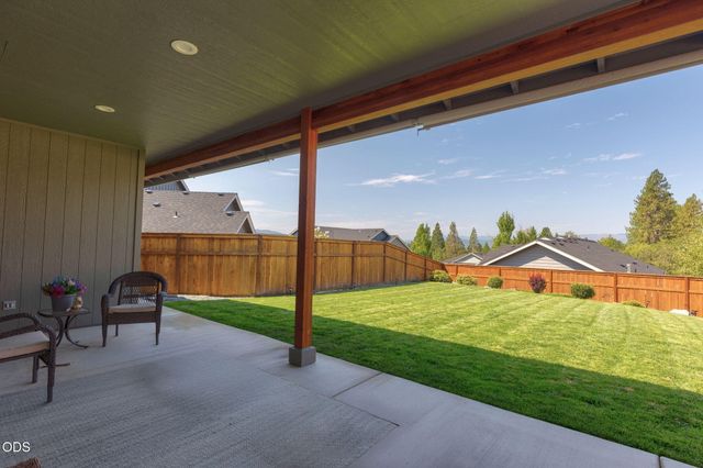 326 SW Kennedy Way, Grants Pass, OR 97526