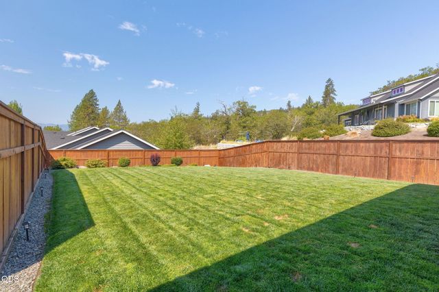 326 SW Kennedy Way, Grants Pass, OR 97526
