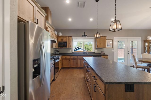 326 SW Kennedy Way, Grants Pass, OR 97526