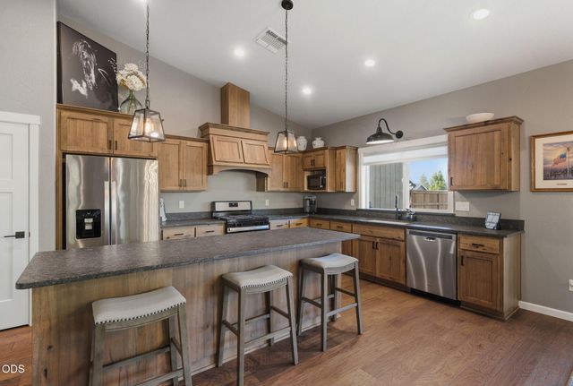 326 SW Kennedy Way, Grants Pass, OR 97526