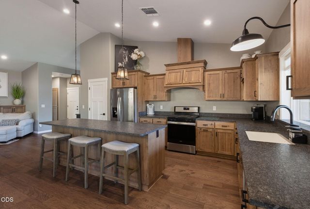 326 SW Kennedy Way, Grants Pass, OR 97526
