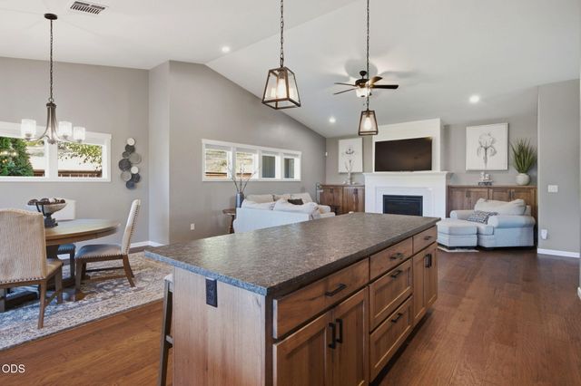 326 SW Kennedy Way, Grants Pass, OR 97526