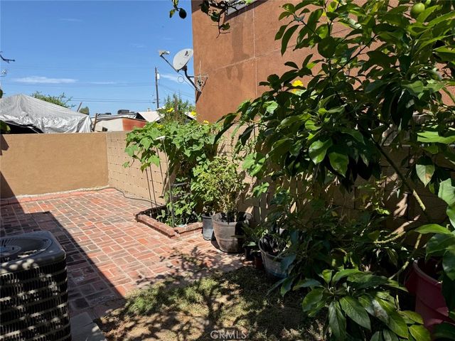 6975 Agra, Commerce, CA 90040