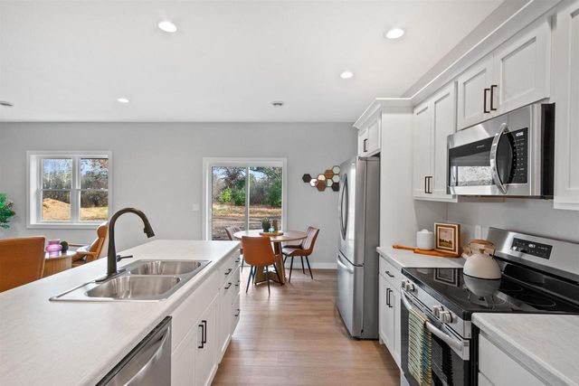 125 BENNINGTON COURT, Plover, WI 54467