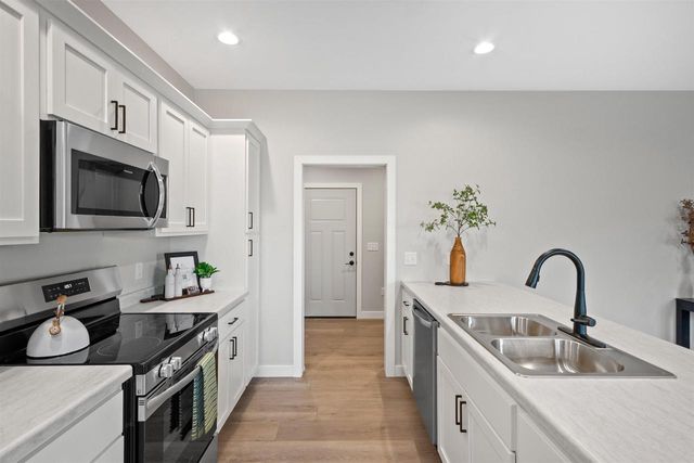 125 BENNINGTON COURT, Plover, WI 54467