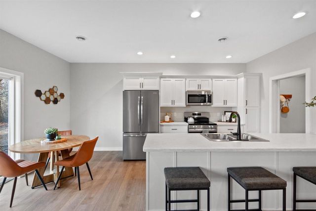 125 BENNINGTON COURT, Plover, WI 54467