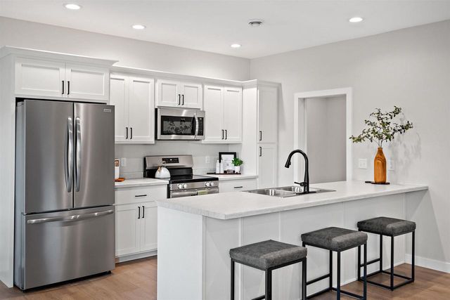 125 BENNINGTON COURT, Plover, WI 54467