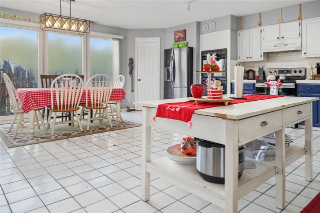 1945 Hemlock Drive, Haltom City, TX 76117