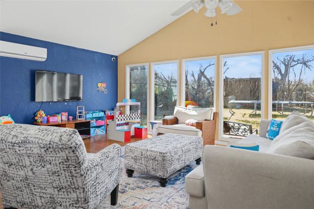 1945 Hemlock Drive, Haltom City, TX 76117