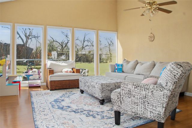 1945 Hemlock Drive, Haltom City, TX 76117