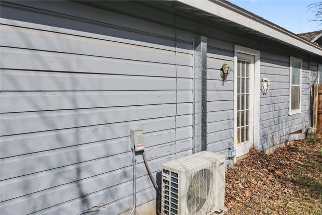 1945 Hemlock Drive, Haltom City, TX 76117