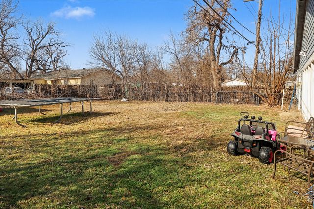 1945 Hemlock Drive, Haltom City, TX 76117