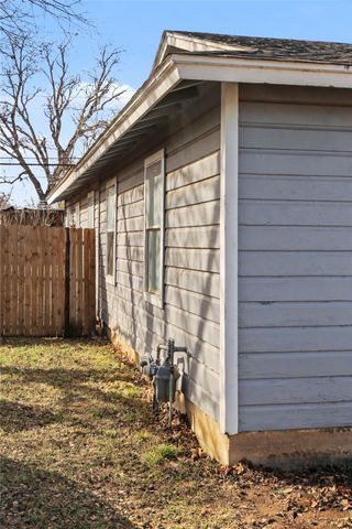 1945 Hemlock Drive, Haltom City, TX 76117