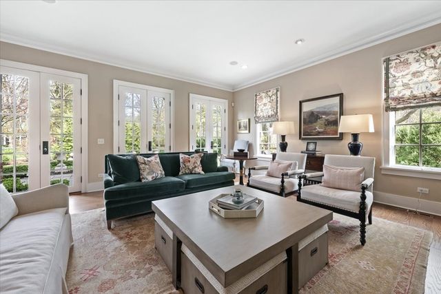 99 Tudor Place, Kenilworth, IL 60043