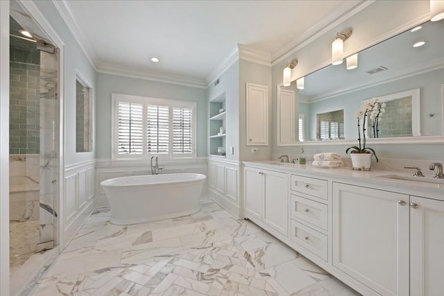 99 Tudor Place, Kenilworth, IL 60043
