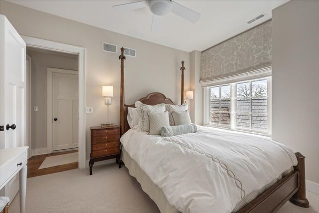 99 Tudor Place, Kenilworth, IL 60043