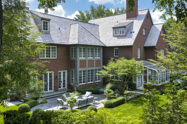 99 Tudor Place, Kenilworth, IL 60043