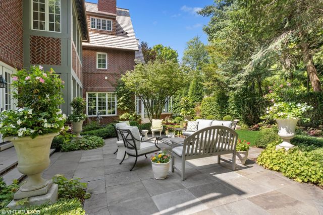 99 Tudor Place, Kenilworth, IL 60043
