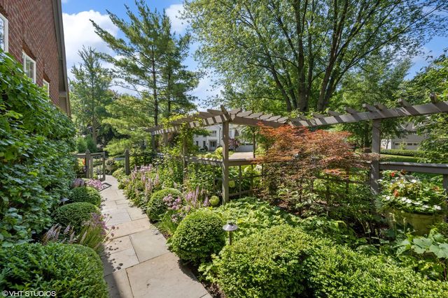 99 Tudor Place, Kenilworth, IL 60043