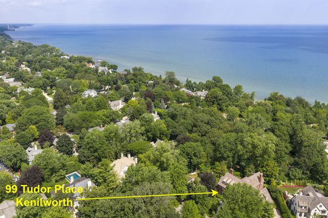 99 Tudor Place, Kenilworth, IL 60043