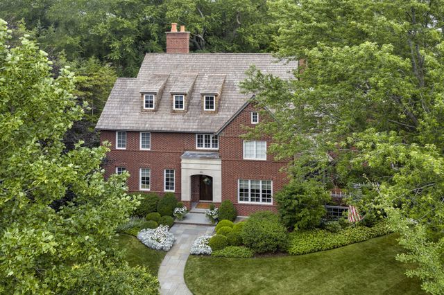 99 Tudor Place, Kenilworth, IL 60043