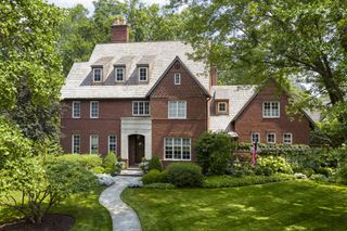 99 Tudor Place, Kenilworth, IL 60043