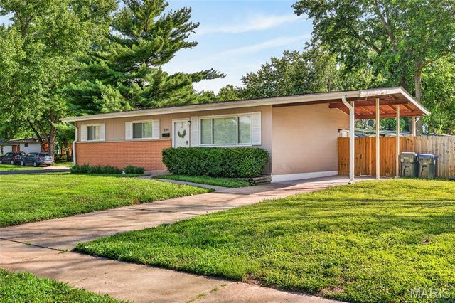 200 Falcon Drive, Florissant, MO 63031
