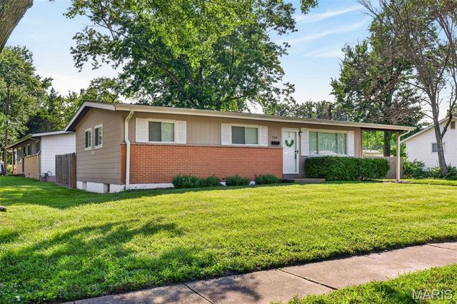 200 Falcon Drive, Florissant, MO 63031