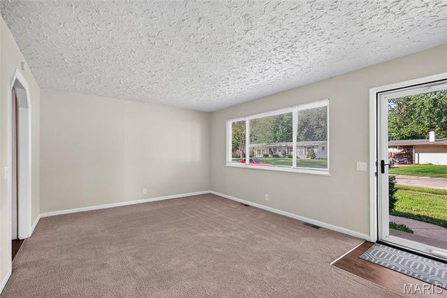 200 Falcon Drive, Florissant, MO 63031