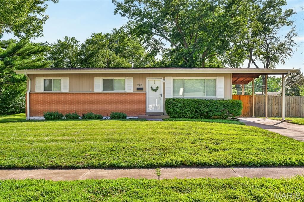 200 Falcon Drive, Florissant, MO 63031