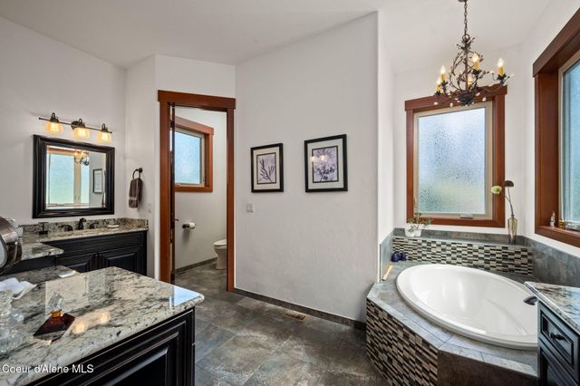 645 Eagle Crest DR, Sagle, ID 83860