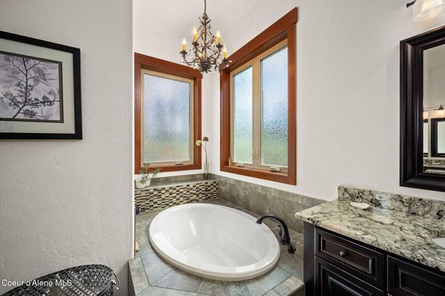 645 Eagle Crest DR, Sagle, ID 83860