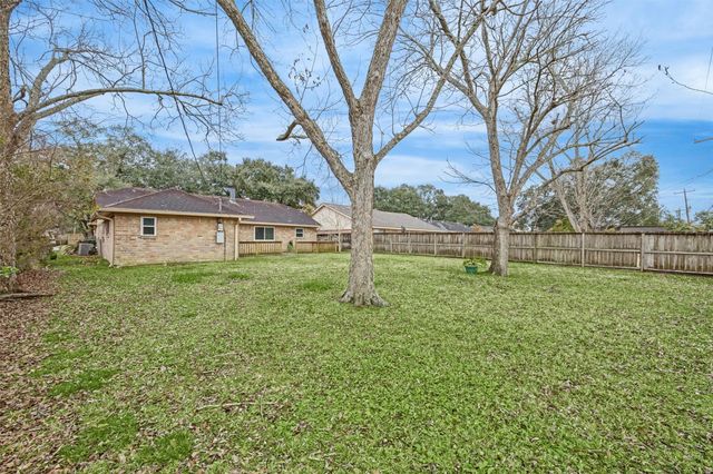 103 Brigadoon Lane, Friendswood, TX 77546