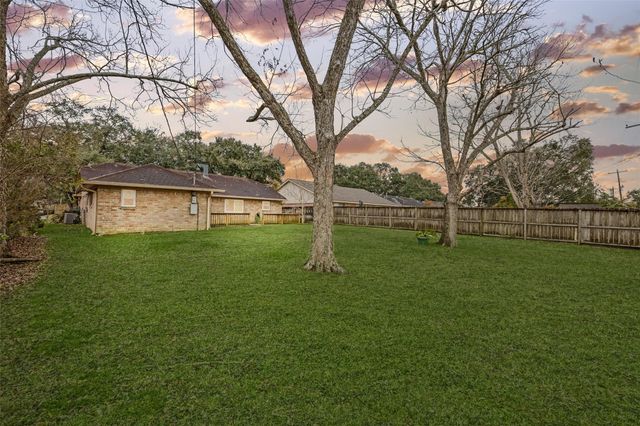 103 Brigadoon Lane, Friendswood, TX 77546