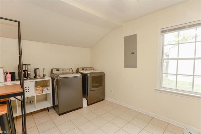 321 Shawen DR, Hampton, VA 23669