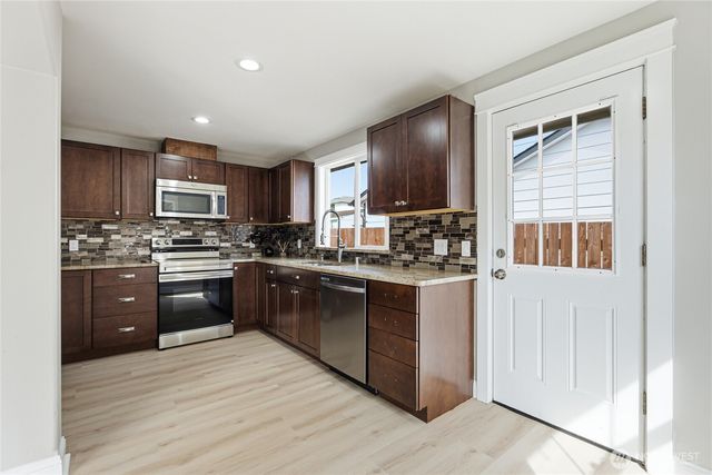 2106 N Tyler Street, Tacoma, WA 98406